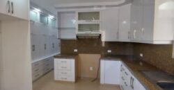 Amplia Casa de 4 Dorm. en Alquiler en Samborondón Km 3