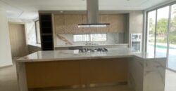 En Venta o Alquiler Hermosa Casa de Una Planta en Castelago con Vista Total Al Lago