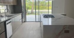 En Venta o Alquiler Hermosa Casa de Una Planta en Castelago con Vista Total Al Lago