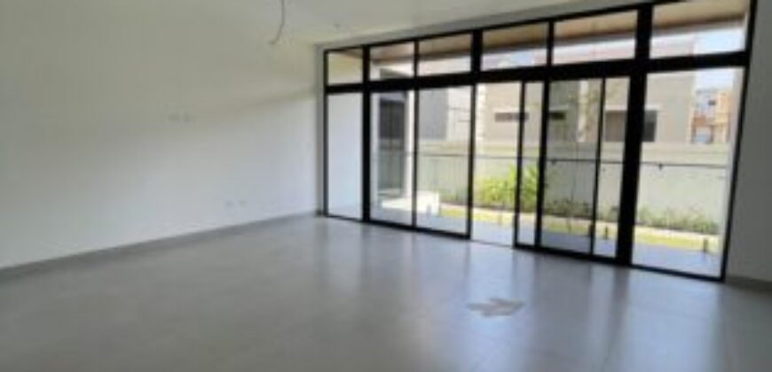 En Alquiler Departamento de 3 Dorm. de Estreno en Riona