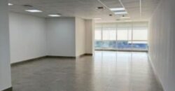 Oficina en Alquiler en Arcos Plaza, Ubicacion Estratégica en Samborondon