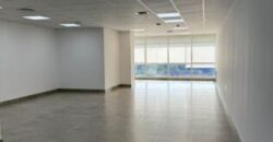 Oficina en Alquiler en Arcos Plaza, Ubicacion Estratégica en Samborondon