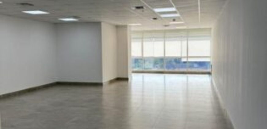 Oficina en Alquiler en Arcos Plaza, Ubicacion Estratégica en Samborondon