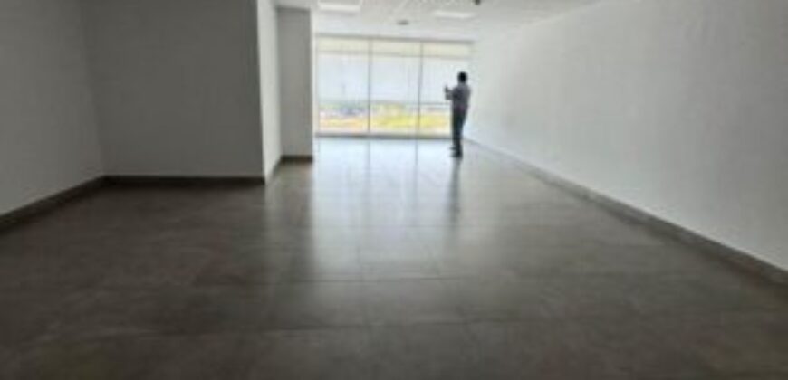 Oficina en Alquiler en Arcos Plaza, Ubicacion Estratégica en Samborondon