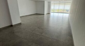 Oficina en Alquiler en Arcos Plaza, Ubicacion Estratégica en Samborondon