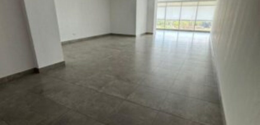 Oficina en Alquiler en Arcos Plaza, Ubicacion Estratégica en Samborondon