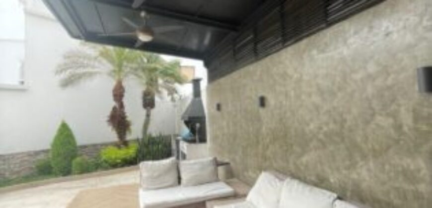 Hermosa Casa Remodelada de 3 Dorm. en Venta en El Km 2.5 de Samborondon