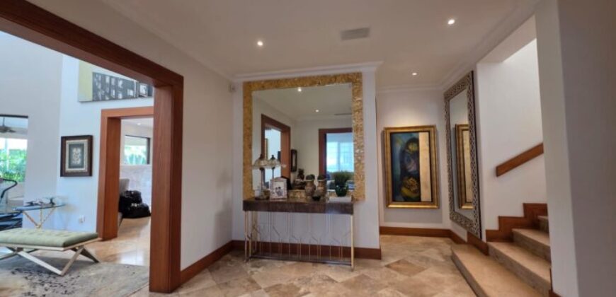 Hermosa Casa en Venta de 4 Dorm., Km 6 Vía Samborondón