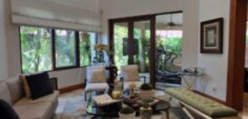 Hermosa Casa en Venta de 4 Dorm., Km 6 Vía Samborondón