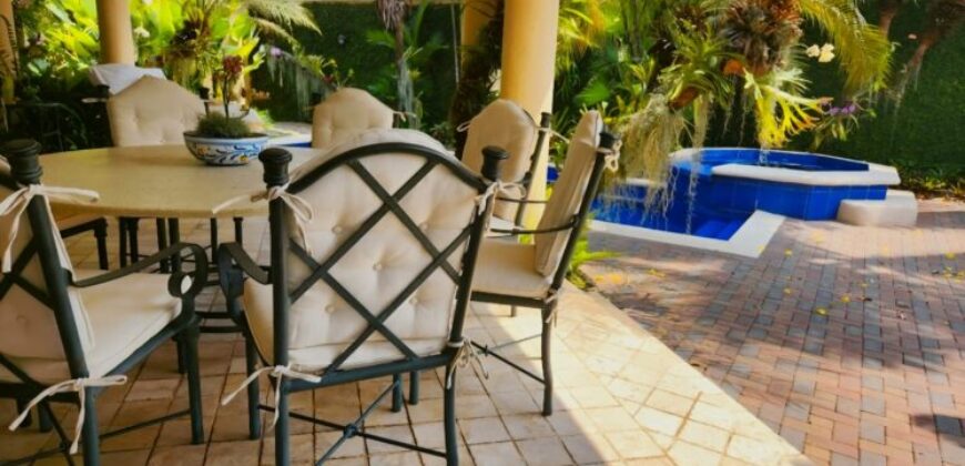 Hermosa Casa en Venta de 4 Dorm., Km 6 Vía Samborondón