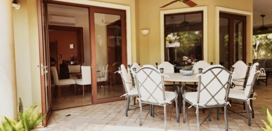 Hermosa Casa en Venta de 4 Dorm., Km 6 Vía Samborondón