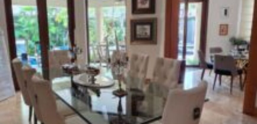 Hermosa Casa en Venta de 4 Dorm., Km 6 Vía Samborondón