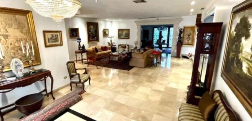 Amplia Casa en Venta en La Mejor Ubicación de Urdesa