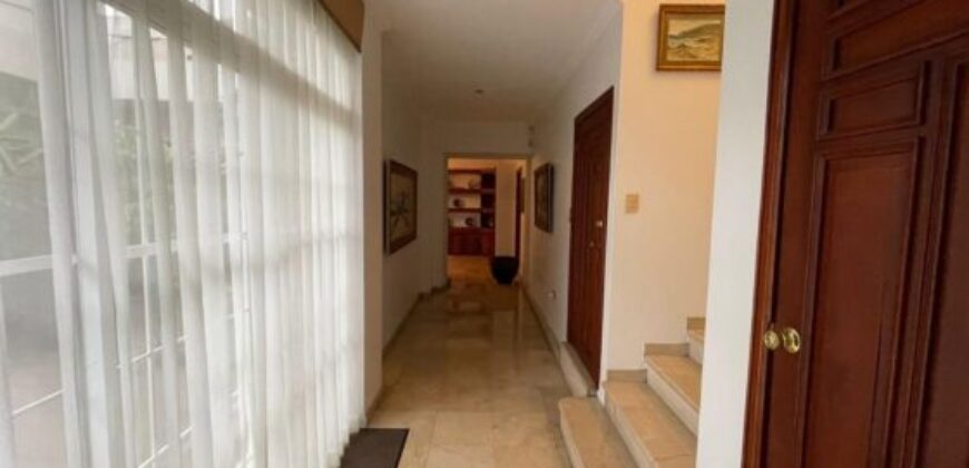 Amplia Casa en Venta en La Mejor Ubicación de Urdesa