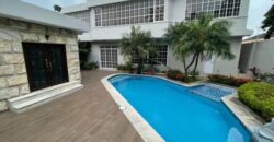 Amplia Casa en Venta en La Mejor Ubicación de Urdesa