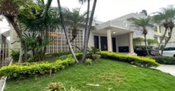 Amplia Casa en Venta en La Mejor Ubicación de Urdesa