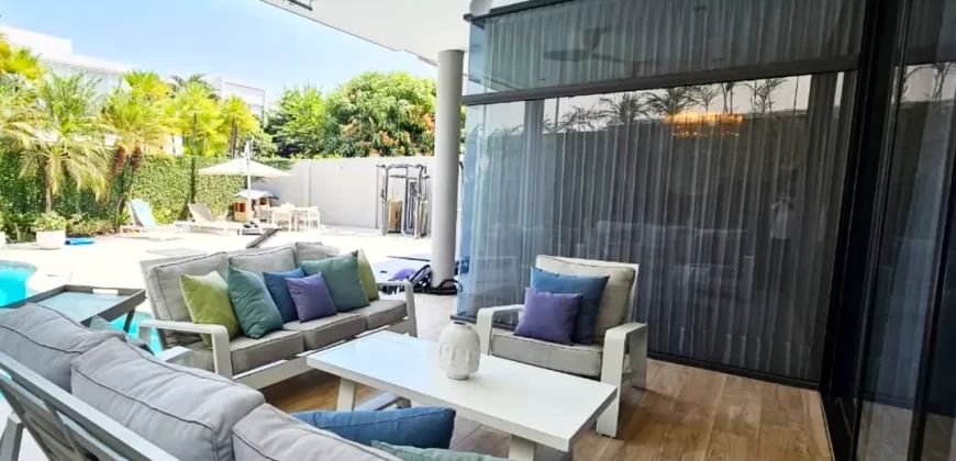 En Venta Hermosa Casa de 3 Dorm. Moderna y Remodelada, Isla Mocoli