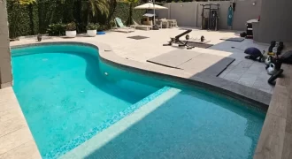 En Venta Hermosa Casa de 3 Dorm. Moderna y Remodelada, Isla Mocoli