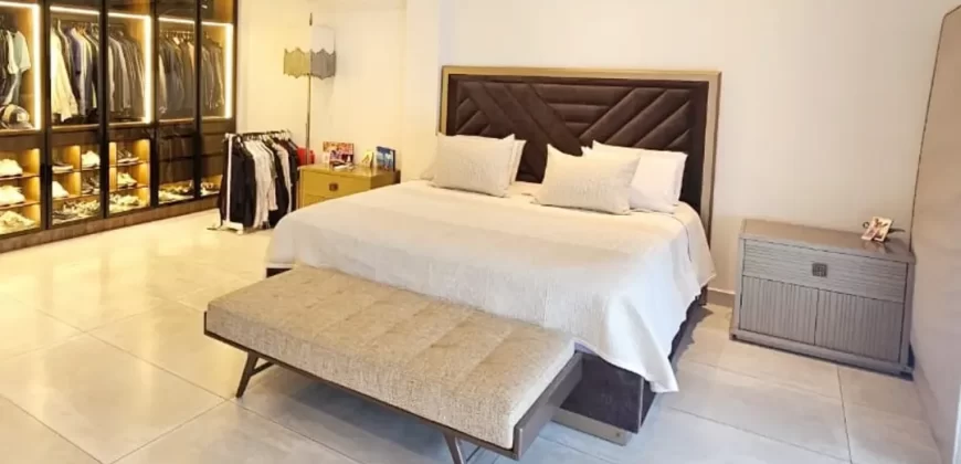 En Venta Hermosa Casa de 3 Dorm. Moderna y Remodelada, Isla Mocoli