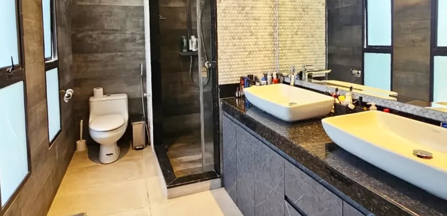 En Venta Hermosa Casa de 3 Dorm. Moderna y Remodelada, Isla Mocoli