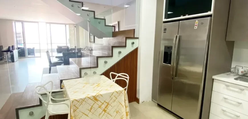 En Venta Departamento de 2 Pisos y 3 Dorm. Full Amoblado tipo Loft en Los Ceibos