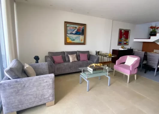 Se Alquila con o Sin Muebles Departamento de 2 Pisos y 3 Dorm. en Los Ceibos