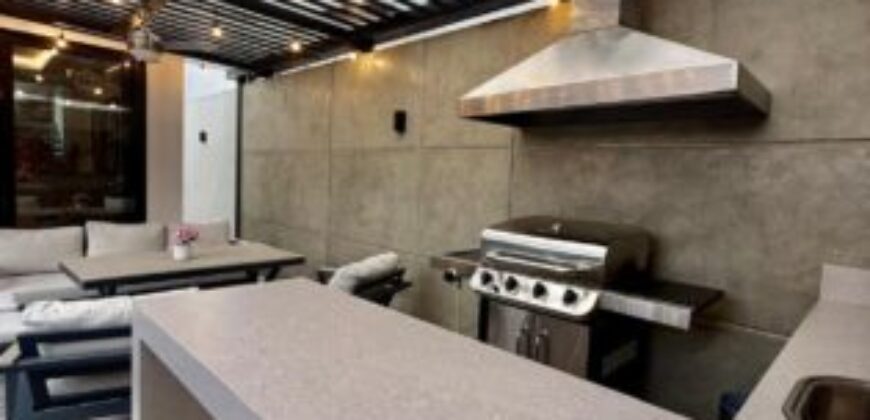 Moderna Casa en Venta de 3 Dorm. en Isla Celeste, Estribor