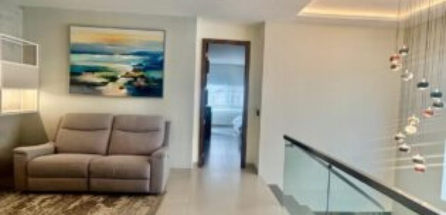 Moderna Casa en Venta de 3 Dorm. en Isla Celeste, Estribor