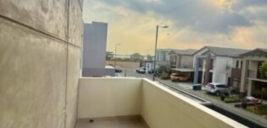 Moderna Casa en Venta de 3 Dorm. en Isla Celeste, Estribor