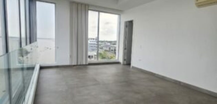 En Alquiler Penthouse de 3 Dorm. en Isla Mocoli