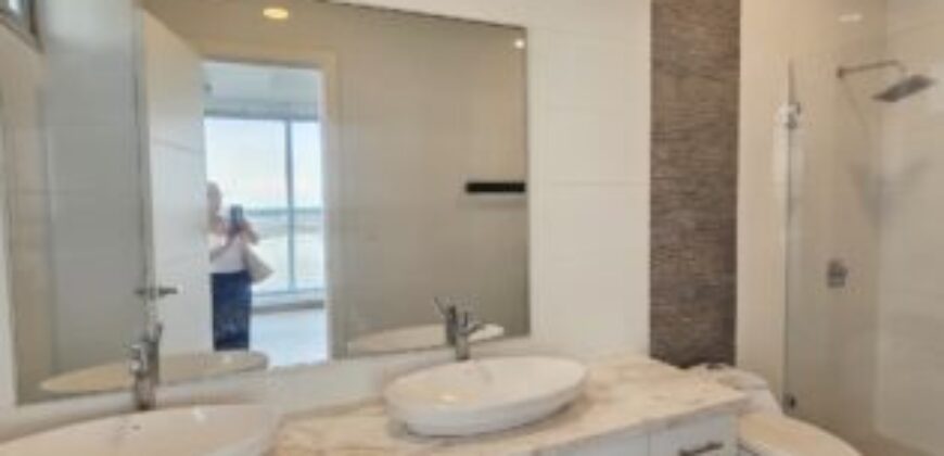 En Alquiler Penthouse de 3 Dorm. en Isla Mocoli