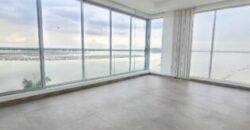 En Alquiler Penthouse de 3 Dorm. en Isla Mocoli