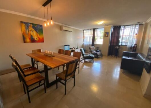 En Venta Departamento de 3 Dorm. en Portón de Las Lomas