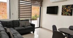 En Alquiler Departamento Full Amoblado de 2 Dorm., Planta Baja en Km 2.5 Via Samborondon