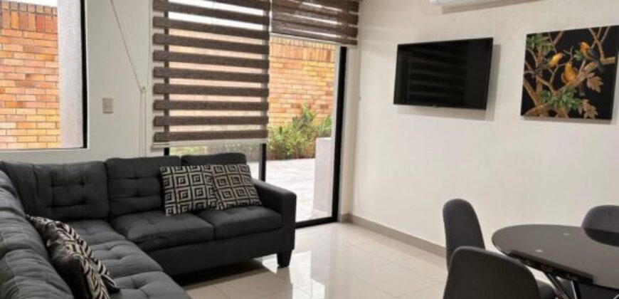 En Alquiler Departamento Full Amoblado de 2 Dorm., Planta Baja en Km 2.5 Via Samborondon