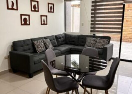 En Alquiler Departamento Full Amoblado de 2 Dorm., Planta Baja en Km 2.5 Via Samborondon