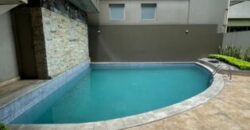 En Venta suite amoblada en Torres del sol, con parqueo