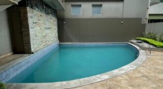 En Venta suite amoblada en Torres del sol, con parqueo