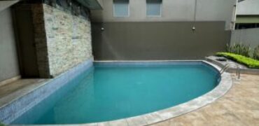 En Venta suite amoblada en Torres del sol, con parqueo