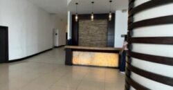 En Venta suite amoblada en Torres del sol, con parqueo