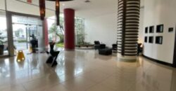 En Venta suite amoblada en Torres del sol, con parqueo