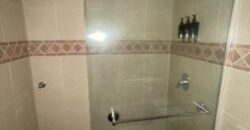 En Venta suite amoblada en Torres del sol, con parqueo