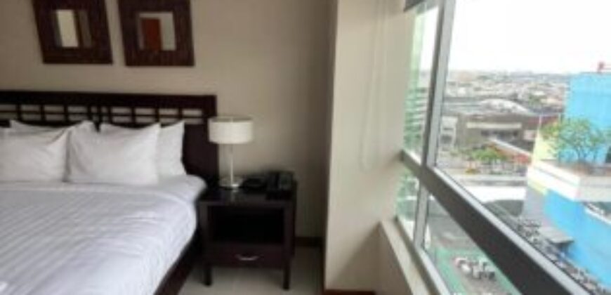 En Venta suite amoblada en Torres del sol, con parqueo