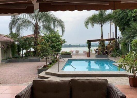 Preciosa Casa de 4 Dorm. en Venta o Alquiler con Hermosa Vista Al Rio en La Puntilla