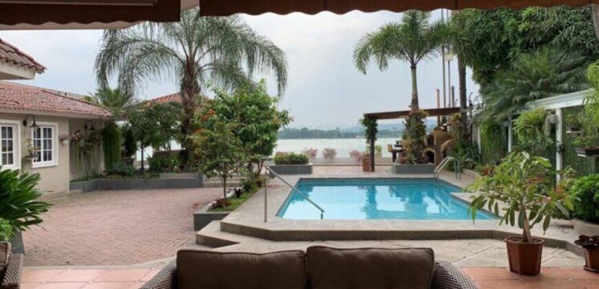 Preciosa Casa de 4 Dorm. en Venta o Alquiler con Hermosa Vista Al Rio en La Puntilla