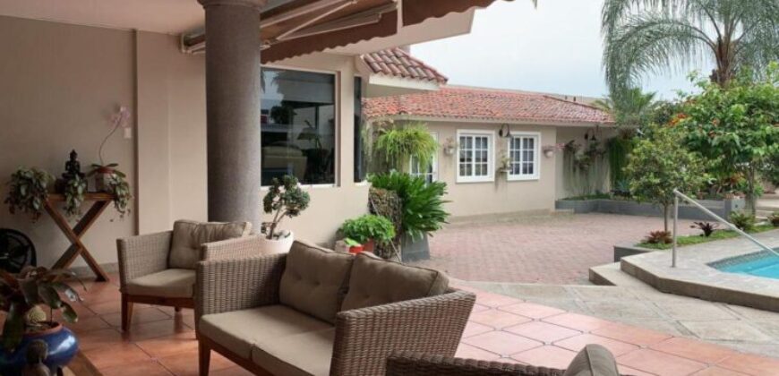 Preciosa Casa de 4 Dorm. en Venta o Alquiler con Hermosa Vista Al Rio en La Puntilla