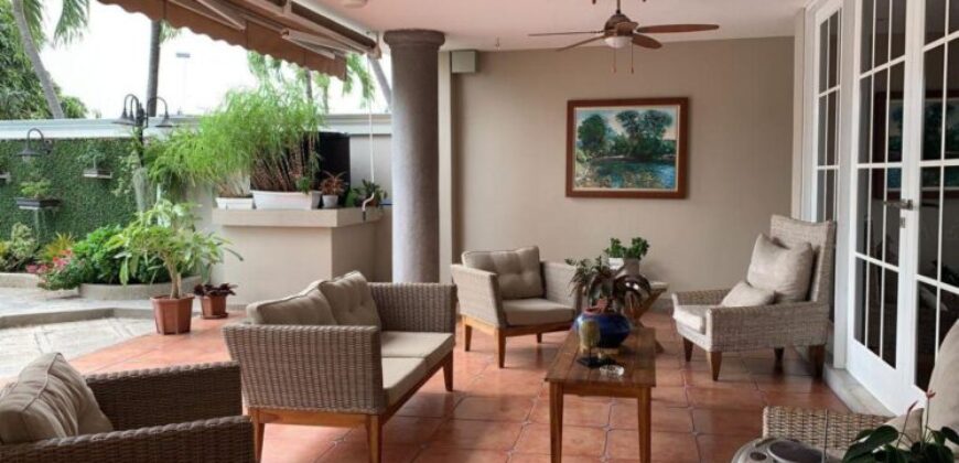 Preciosa Casa de 4 Dorm. en Venta o Alquiler con Hermosa Vista Al Rio en La Puntilla