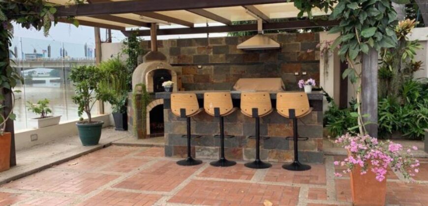 Preciosa Casa de 4 Dorm. en Venta o Alquiler con Hermosa Vista Al Rio en La Puntilla