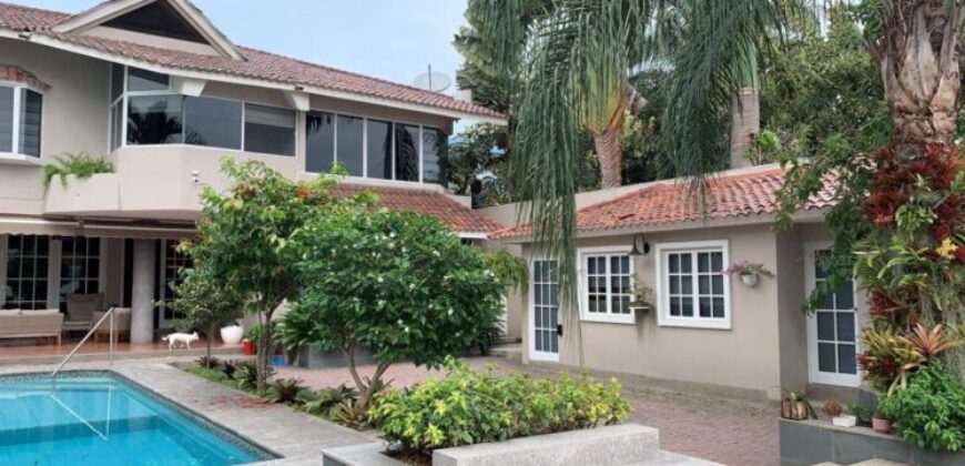 Preciosa Casa de 4 Dorm. en Venta o Alquiler con Hermosa Vista Al Rio en La Puntilla