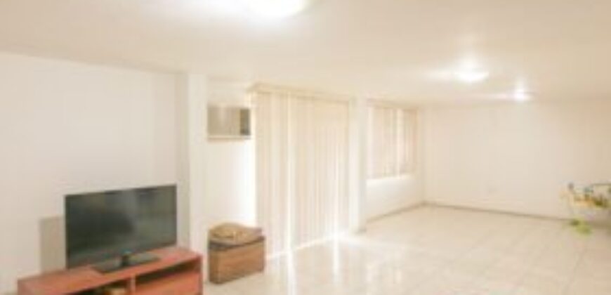 Amplia Casa de 5 Dorm. en Venta en Los Ceibos, Ubicacion Estrategica